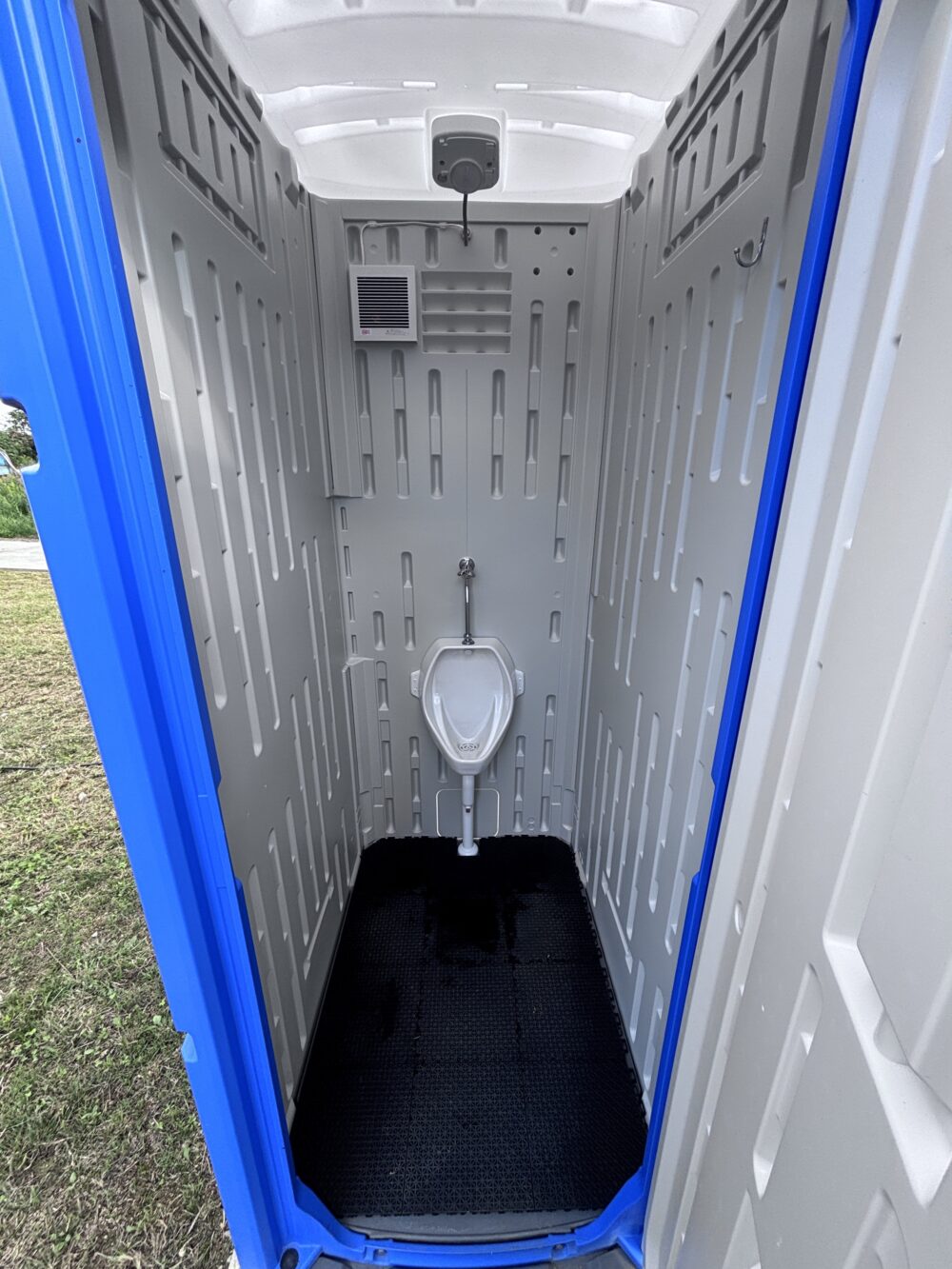 トイレ棟の男性用小便器